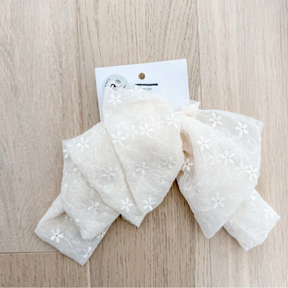 NWT Free People The Dreamers Bow Hair Scrunchie Ivory Eyelet